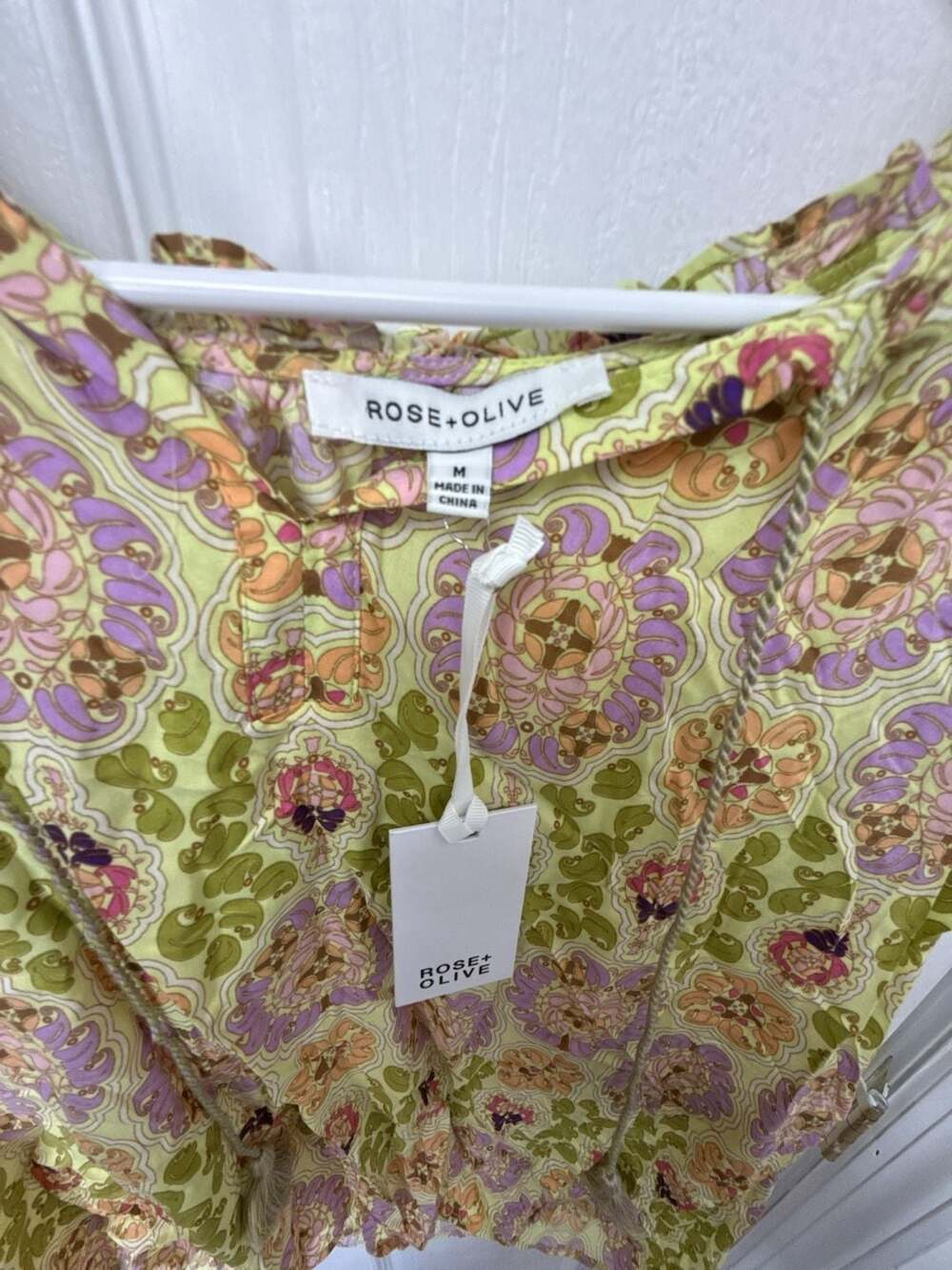 Rose + Olive Women's Floral Short Sleeve Blouse Top Green Purple Size M - Picture 3 of 4